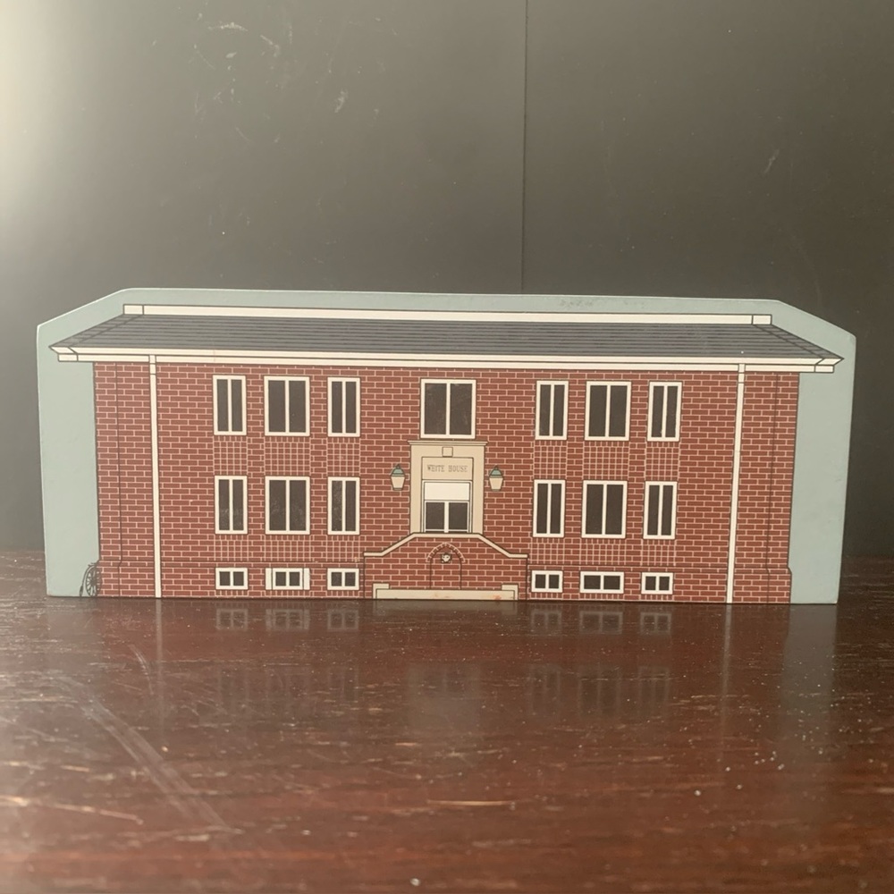 Vintage Cat's Meow Hometowne Collectibles Wood J B White House Kutztown Uni PA